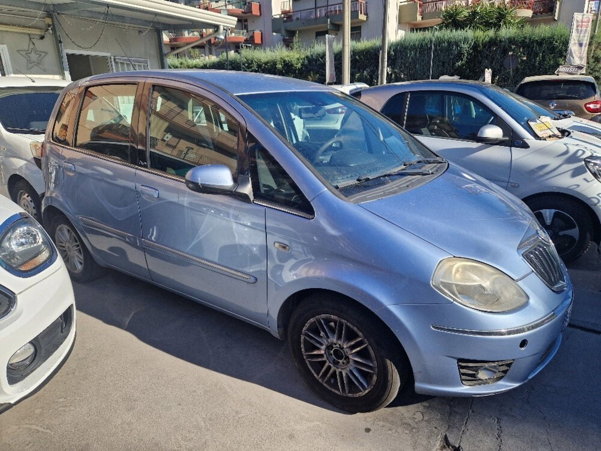 Lancia Musa 1.3 Mjt 16V 95 CV DPF Oro (2)