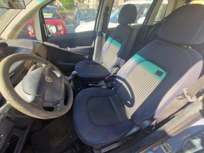 Lancia Musa 1.3 Mjt 16V 95 CV DPF Oro (5)