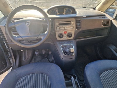 Lancia Musa 1.3 Mjt 16V 95 CV DPF Oro (7)