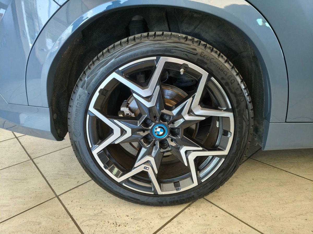 BMW iX2 edrive 20 MSport (10)