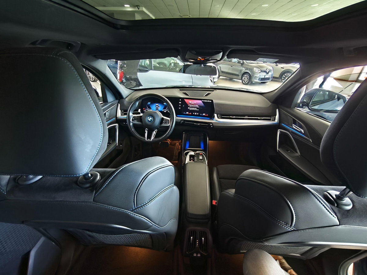 BMW iX2 edrive 20 MSport (15)