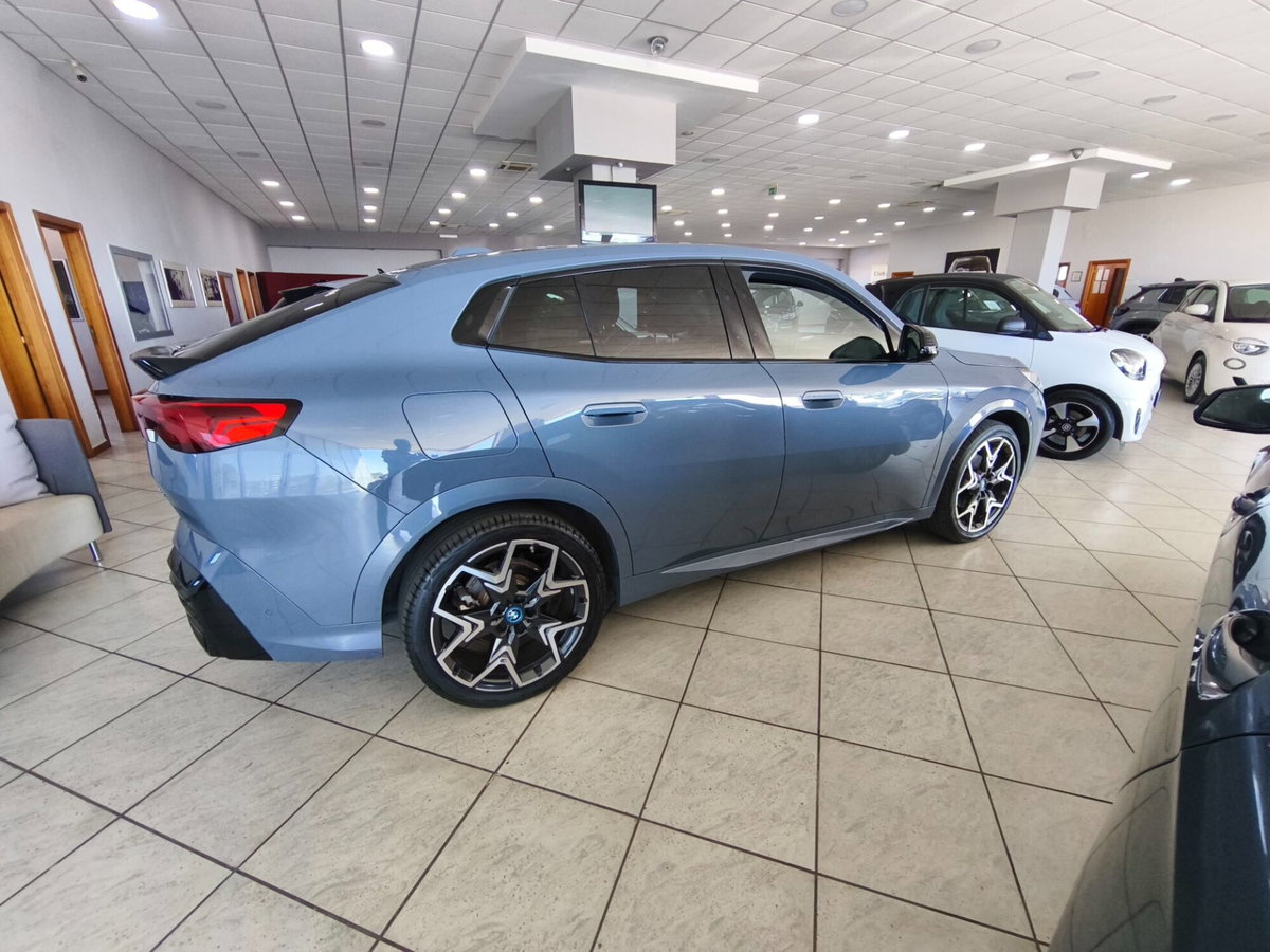BMW iX2 edrive 20 MSport (6)