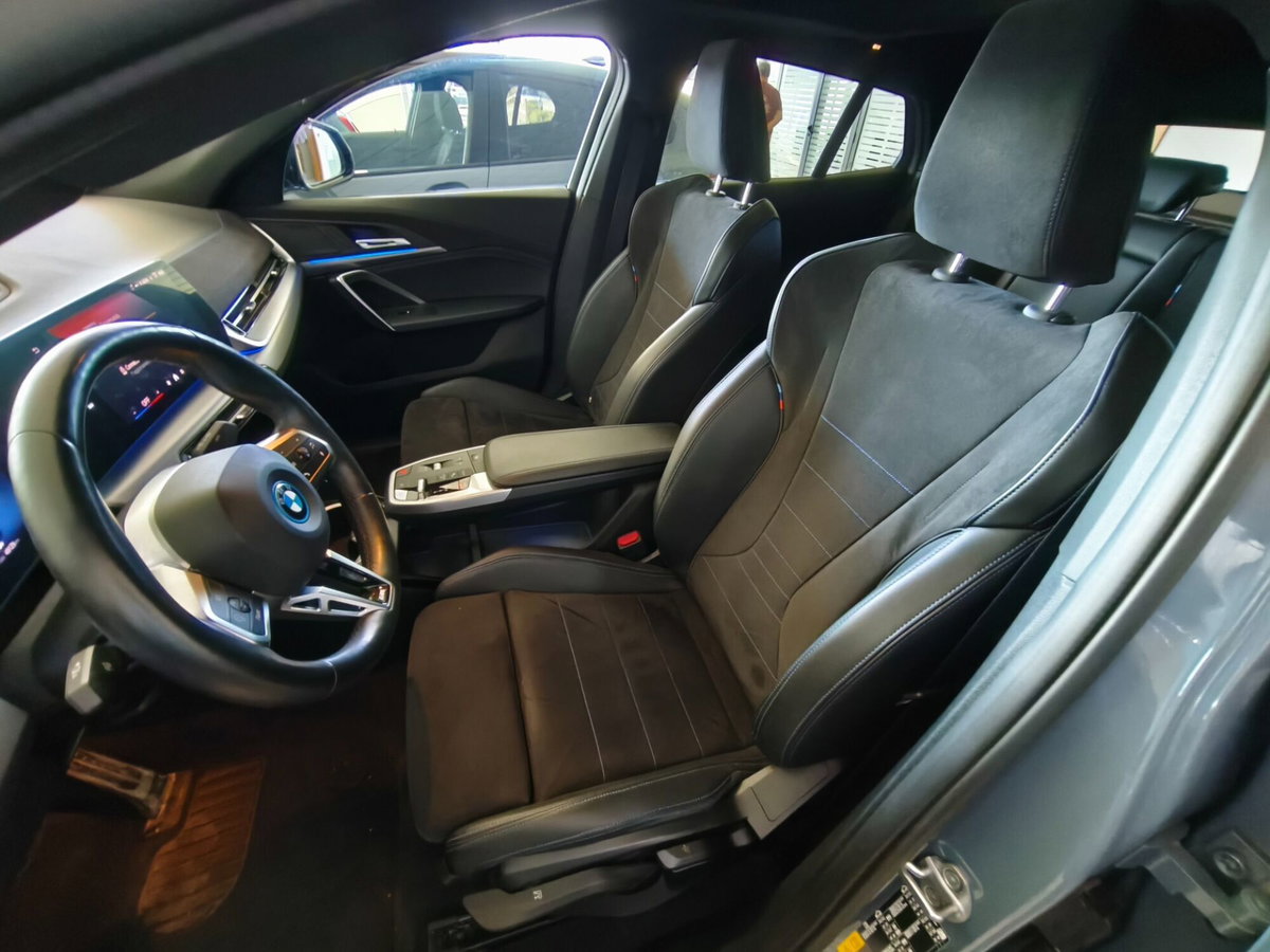 BMW iX2 edrive 20 MSport (8)
