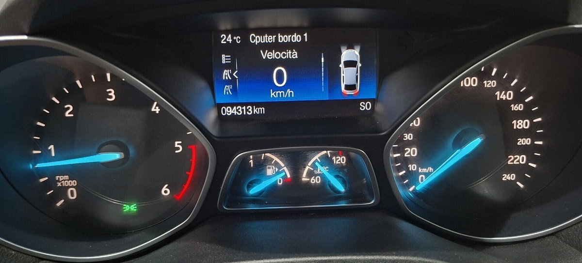 Ford Kuga 1.5 TDCI 120 CV S&S 2WD Titanium (14)