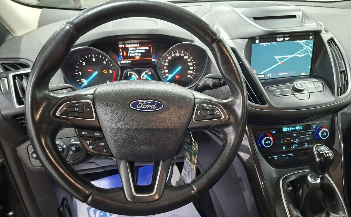 Ford Kuga 1.5 TDCI 120 CV S&S 2WD Titanium (16)