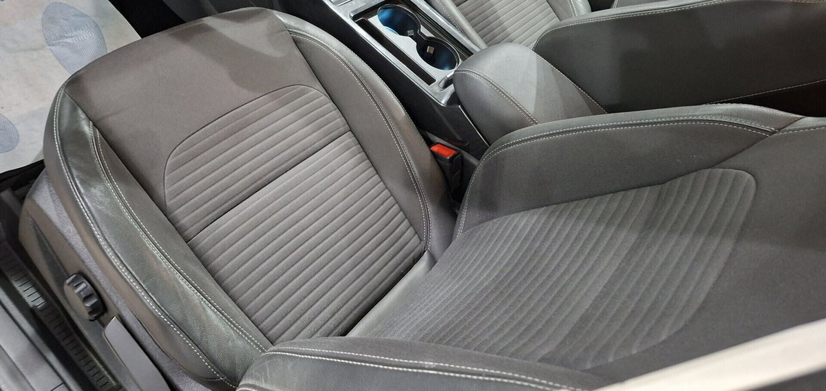 Ford Kuga 1.5 TDCI 120 CV S&S 2WD Titanium (18)