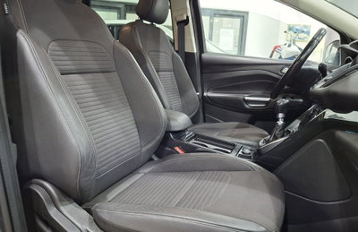 Ford Kuga 1.5 TDCI 120 CV S&S 2WD Titanium (20)