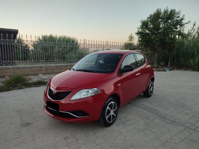 Lancia Ypsilon 0.9 TwinAir 85 CV 5 porte Metano Ecochic Gold (4)