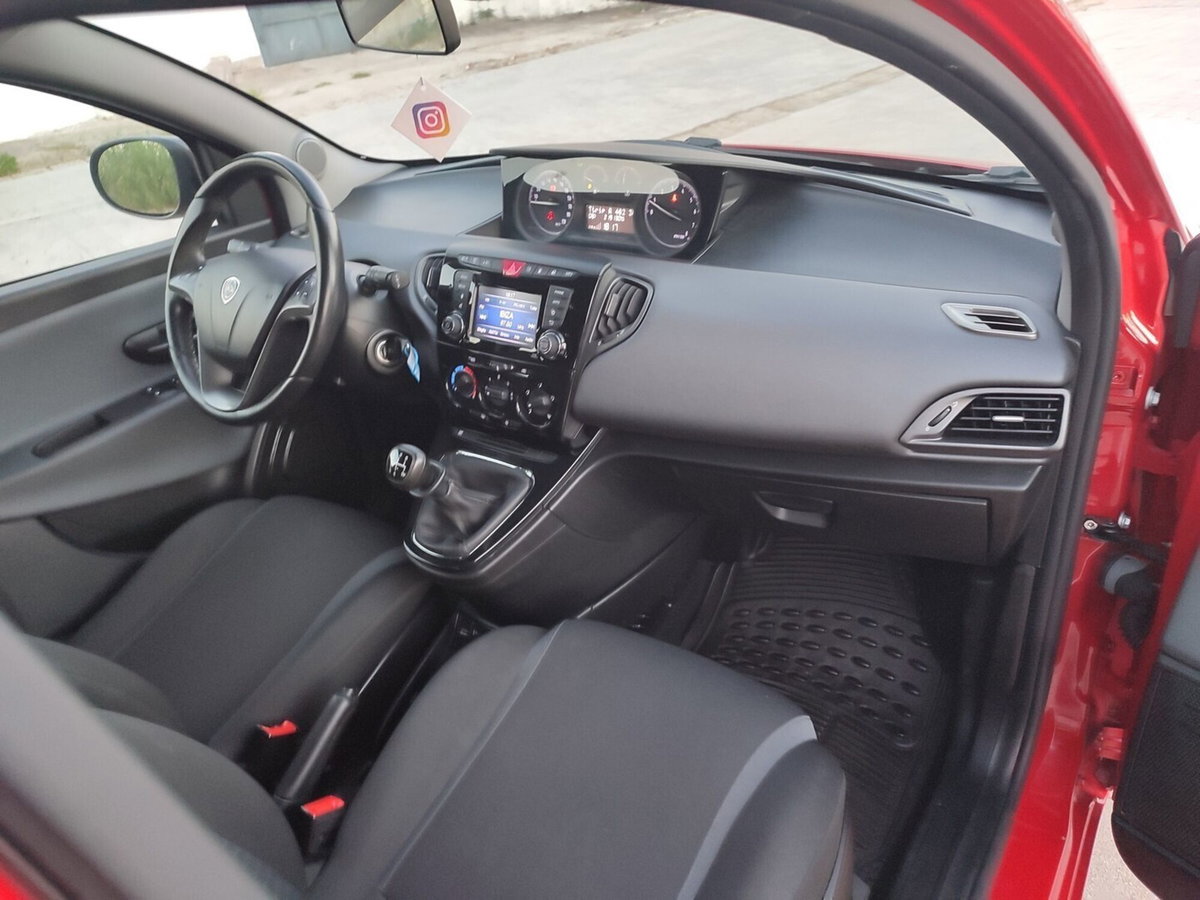 Lancia Ypsilon 0.9 TwinAir 85 CV 5 porte Metano Ecochic Gold (11)
