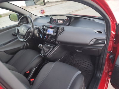 Lancia Ypsilon 0.9 TwinAir 85 CV 5 porte Metano Ecochic Gold (11)