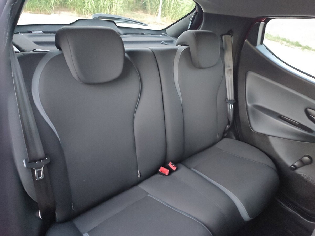 Lancia Ypsilon 0.9 TwinAir 85 CV 5 porte Metano Ecochic Gold (13)