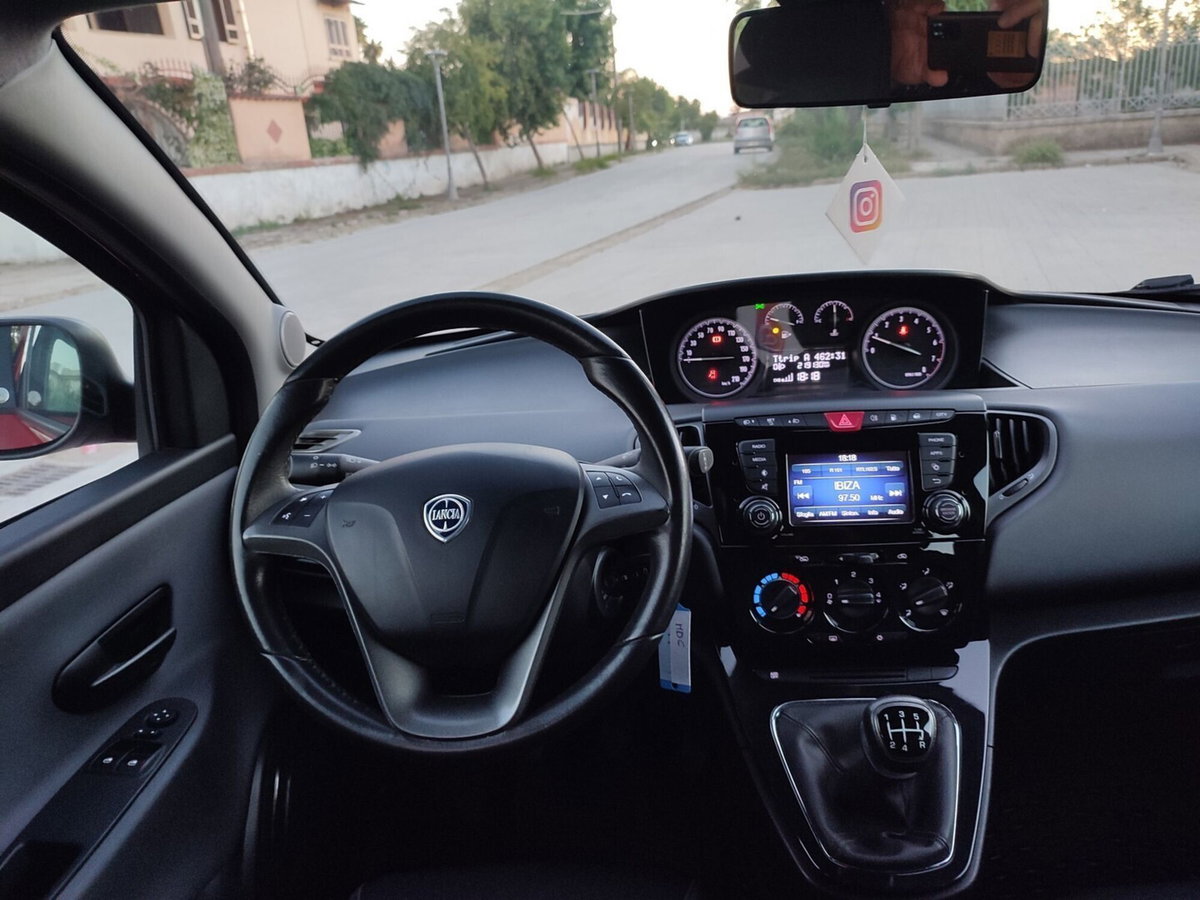 Lancia Ypsilon 0.9 TwinAir 85 CV 5 porte Metano Ecochic Gold (15)