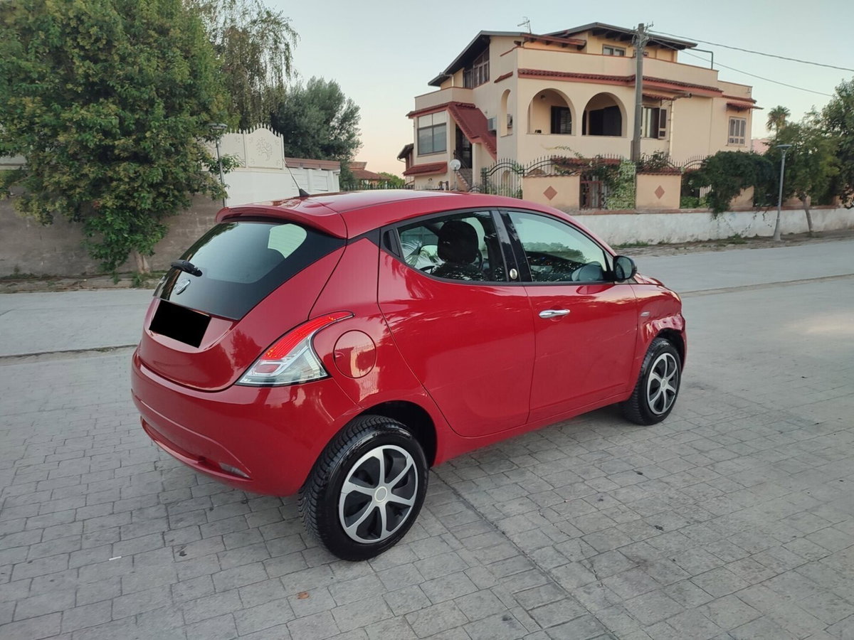 Lancia Ypsilon 0.9 TwinAir 85 CV 5 porte Metano Ecochic Gold (5)