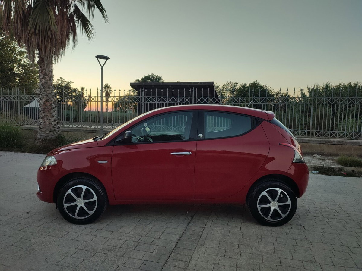 Lancia Ypsilon 0.9 TwinAir 85 CV 5 porte Metano Ecochic Gold (6)