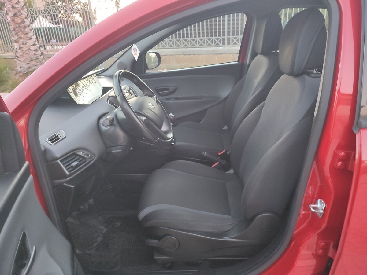 Lancia Ypsilon 0.9 TwinAir 85 CV 5 porte Metano Ecochic Gold (9)
