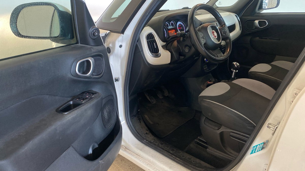 Fiat 500L Living 1.6 Multijet 105 CV Business (9)