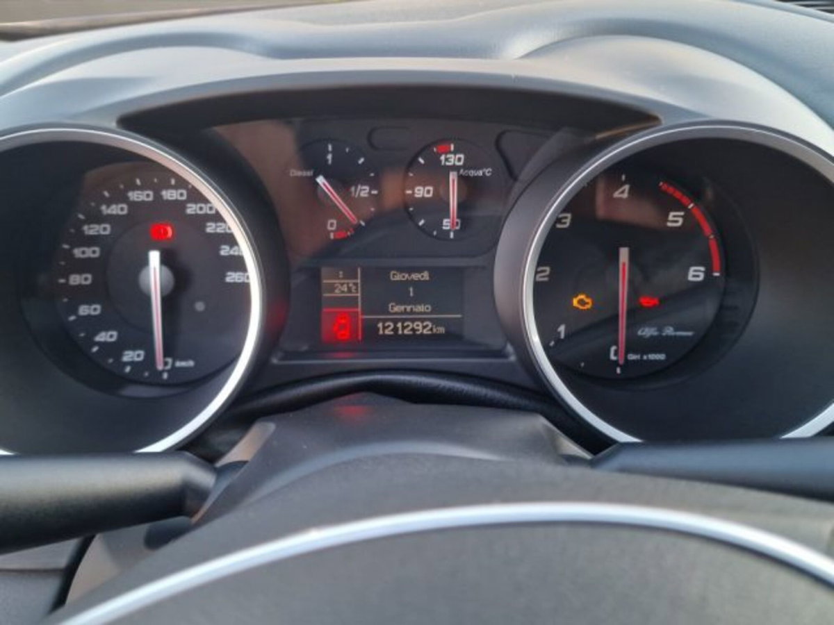 Alfa Romeo Giulietta 1.6 JTDm Giulietta 120cv tct (11)