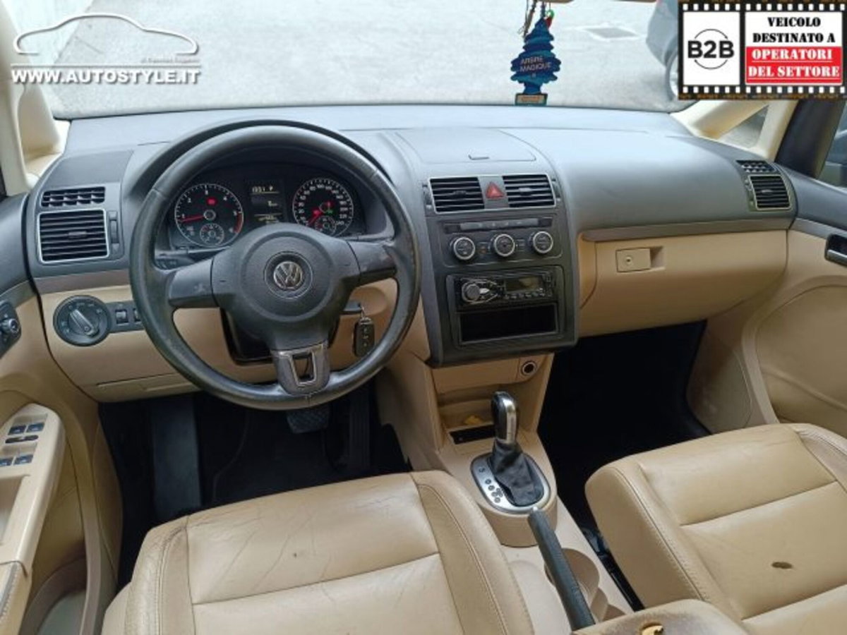 Volkswagen Touran 1.6 TDI DSG Comfortline (2)