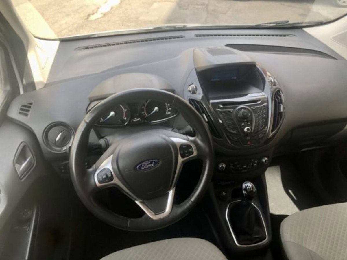 Ford Tourneo Courier 1.6 TDCI 95 CV Titanium (11)