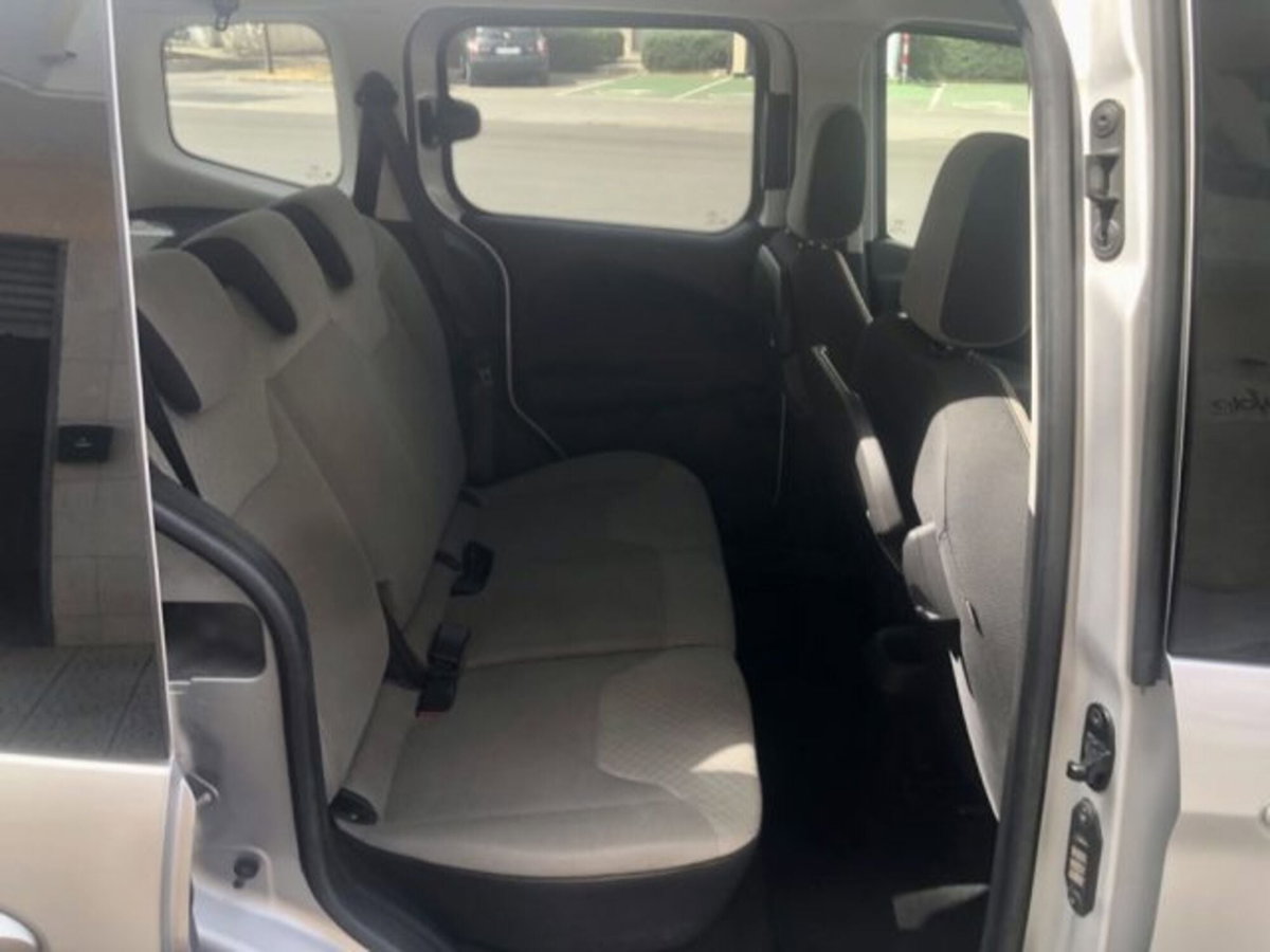 Ford Tourneo Courier 1.6 TDCI 95 CV Titanium (9)