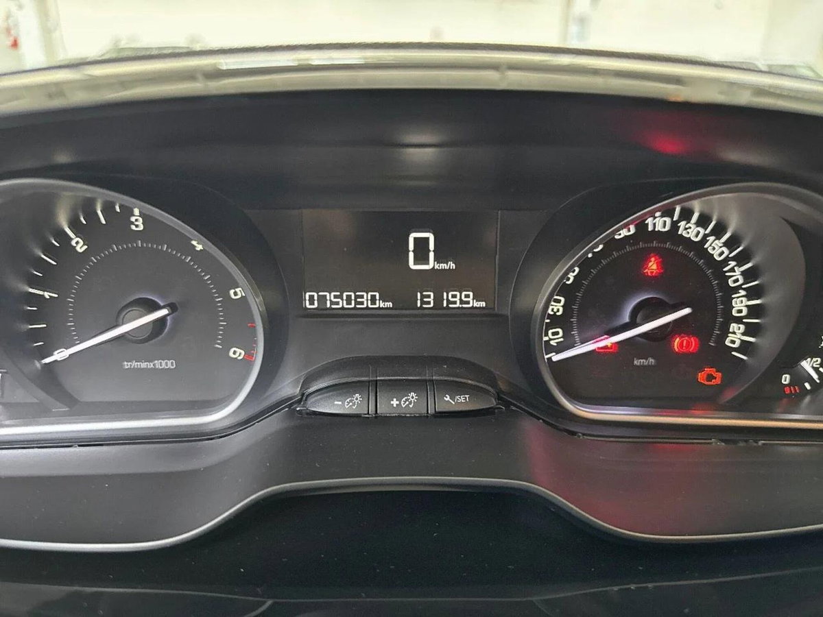 Peugeot 2008 75 Active (11)