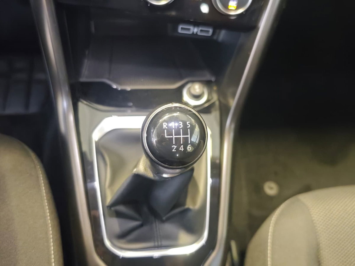 Volkswagen T-Roc 1.0 tsi Style 115cv (13)
