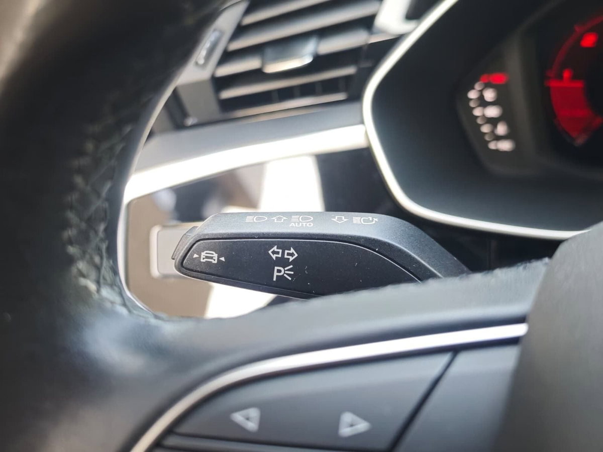 Audi Q3 35 TDI quattro S tronic Business (14)