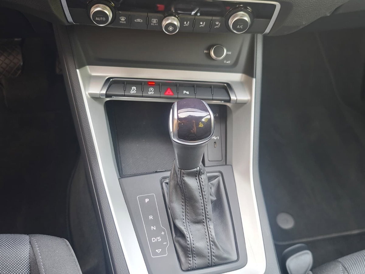 Audi Q3 35 TDI quattro S tronic Business (15)