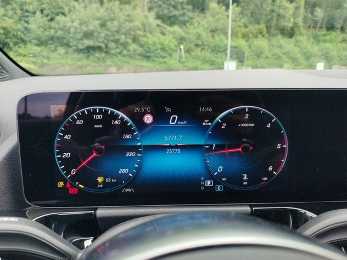 Mercedes-Benz GLA SUV 200 d Automatic Premium (11)