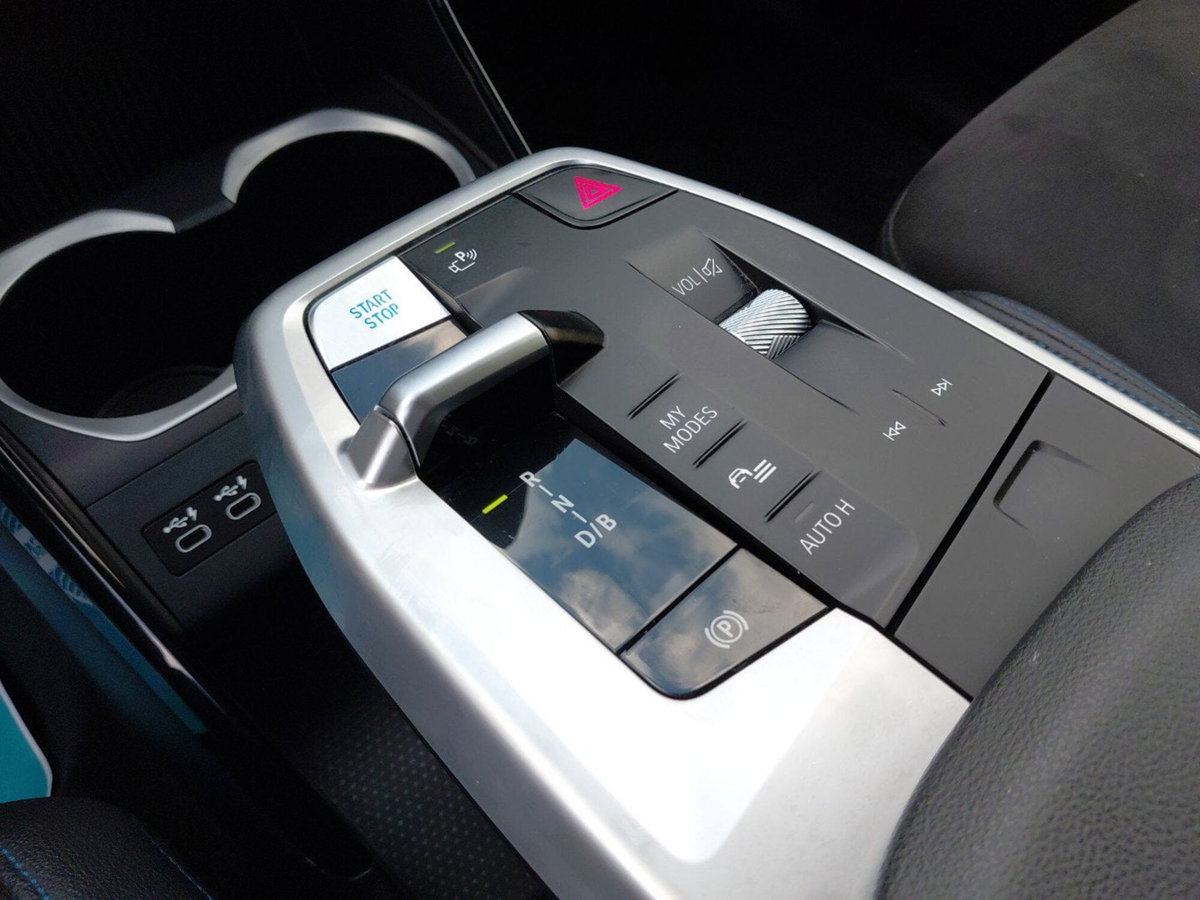 BMW iX1 xdrive 30 MSport (15)