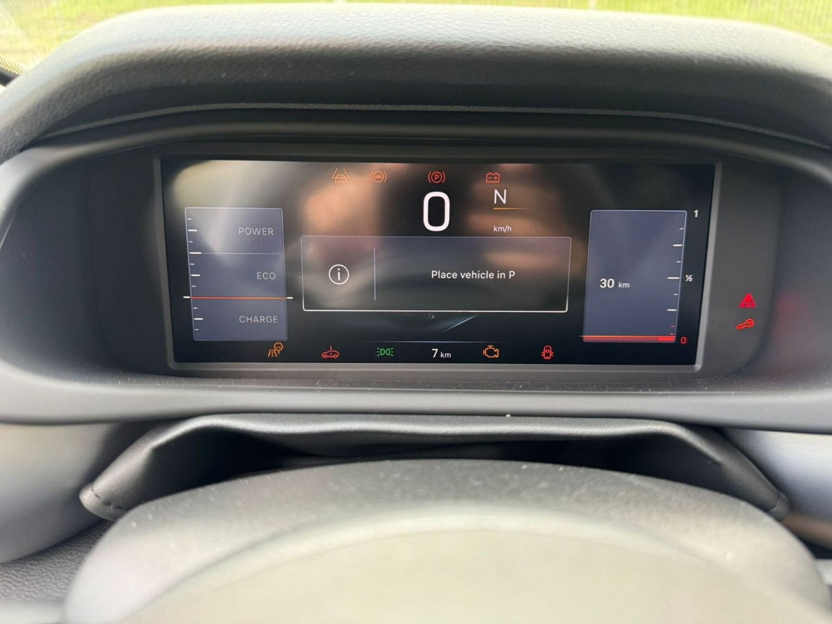 Jeep Avenger 1.2 turbo e-hybrid mhev Summit fwd 110cv edct6 (10)
