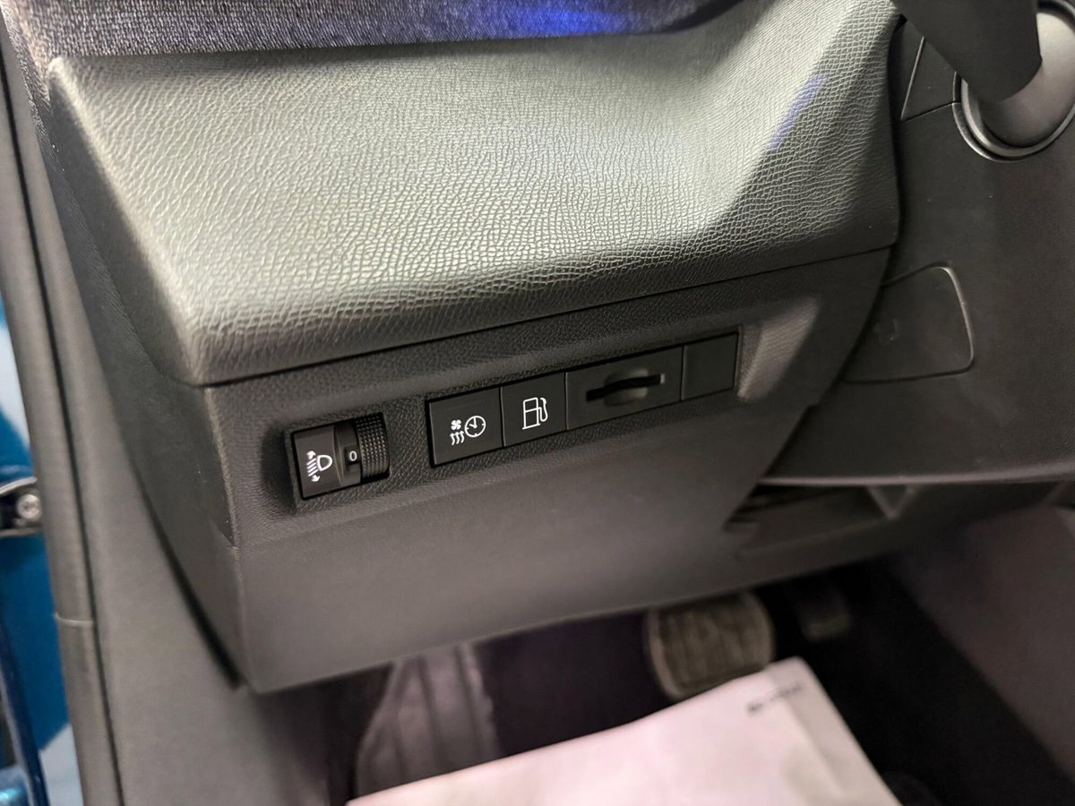 Peugeot 408 1.6 hybrid phev Allure 180cv e-eat8 (17)