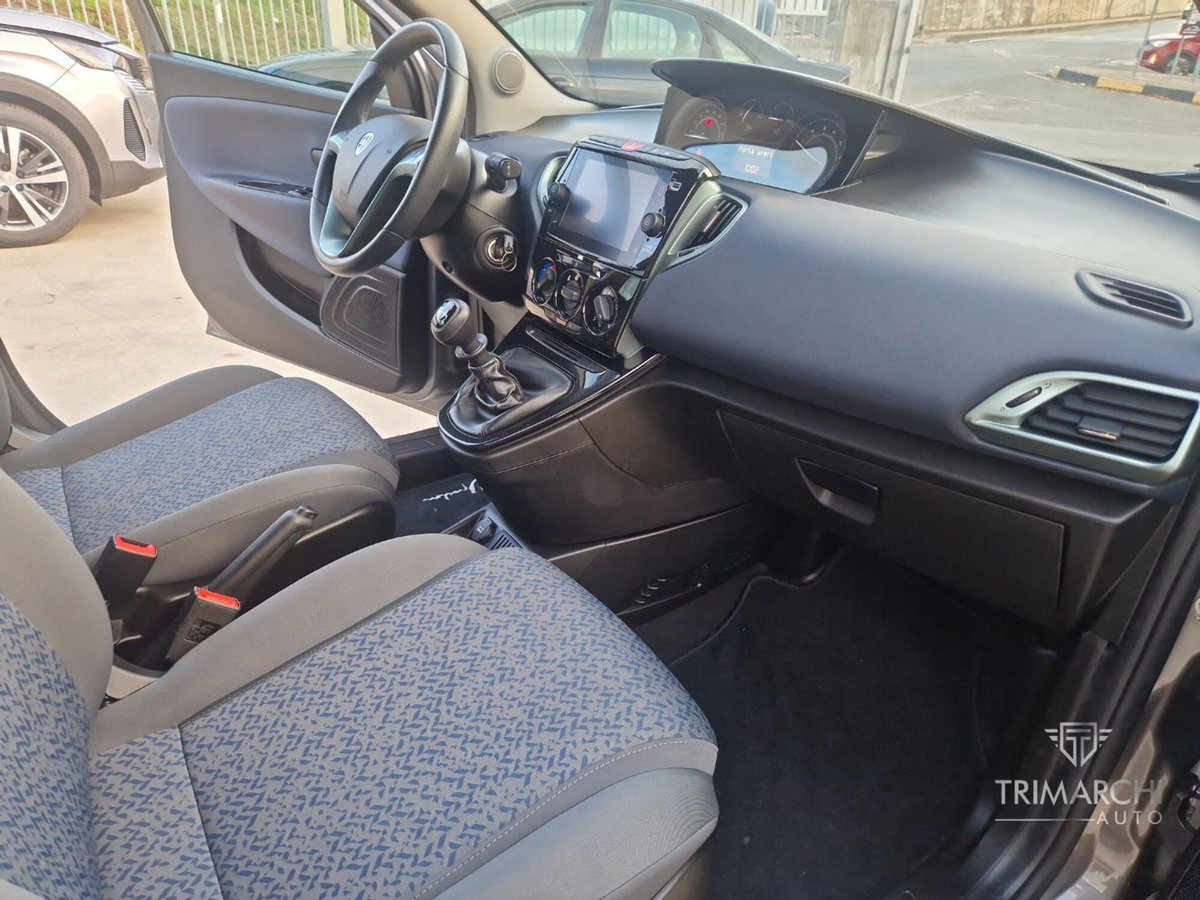 Lancia Ypsilon 1.0 FireFly 5 porte S&S Hybrid Gold Plus (18)