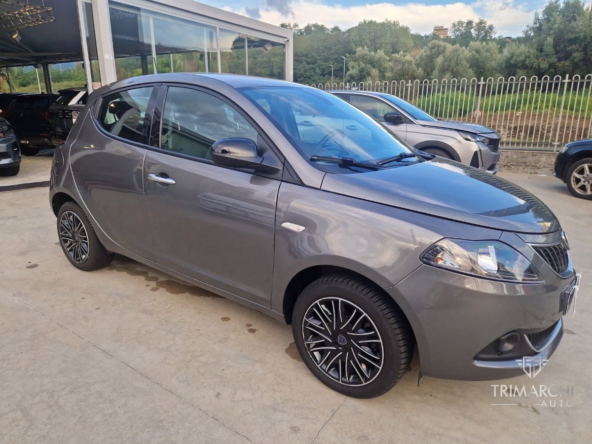 Lancia Ypsilon 1.0 FireFly 5 porte S&S Hybrid Gold Plus (3)