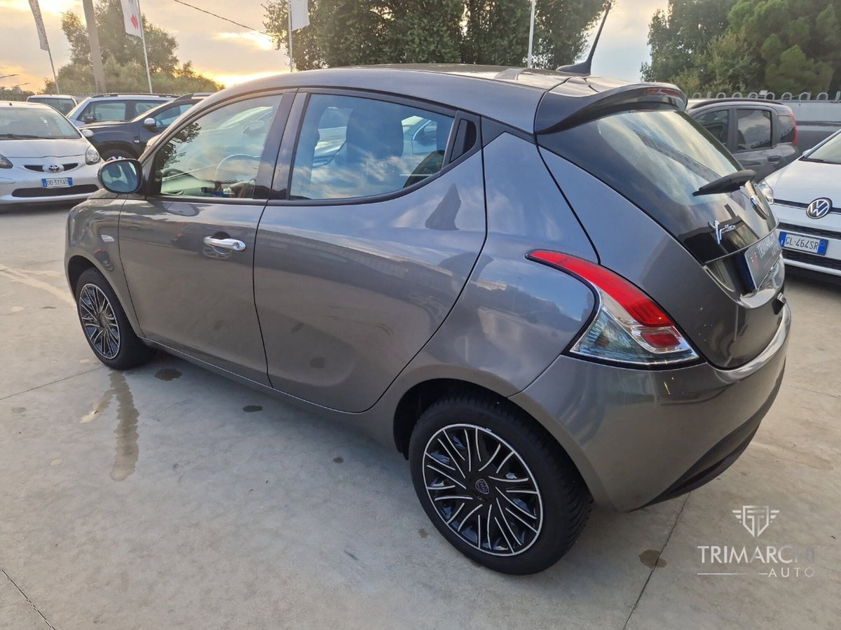 Lancia Ypsilon 1.0 FireFly 5 porte S&S Hybrid Gold Plus (4)
