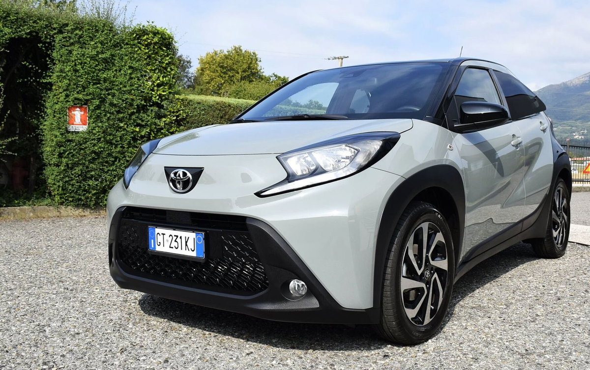 Toyota Aygo X 1.0 Trend Air 72cv s-cvt (2)