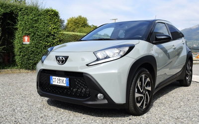 Toyota Aygo X 1.0 Trend Air 72cv s-cvt (2)