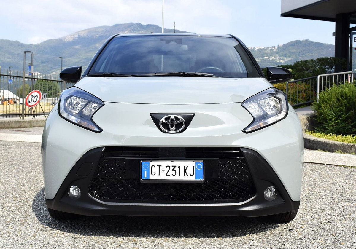 Toyota Aygo X 1.0 Trend Air 72cv s-cvt (3)