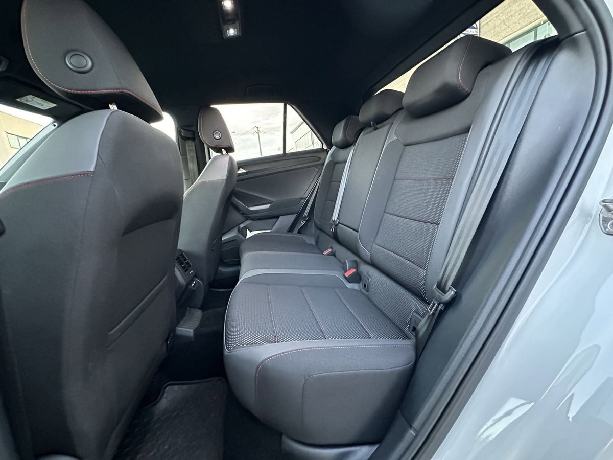 Volkswagen T-Roc 1.5 tsi R-Line dsg (15)