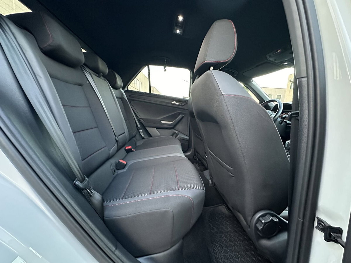 Volkswagen T-Roc 1.5 tsi R-Line dsg (16)