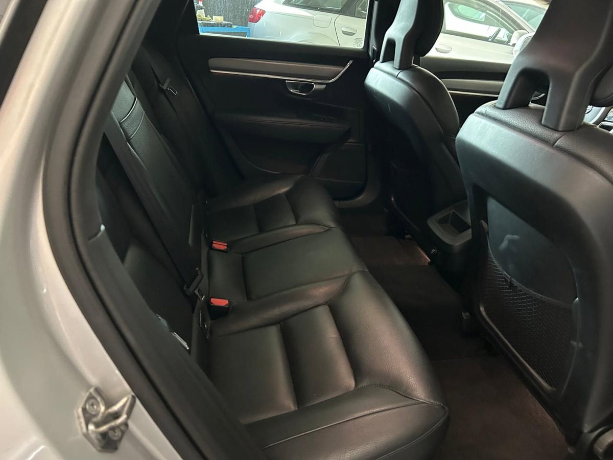 Volvo V60 D4 Geartronic R-design (8)