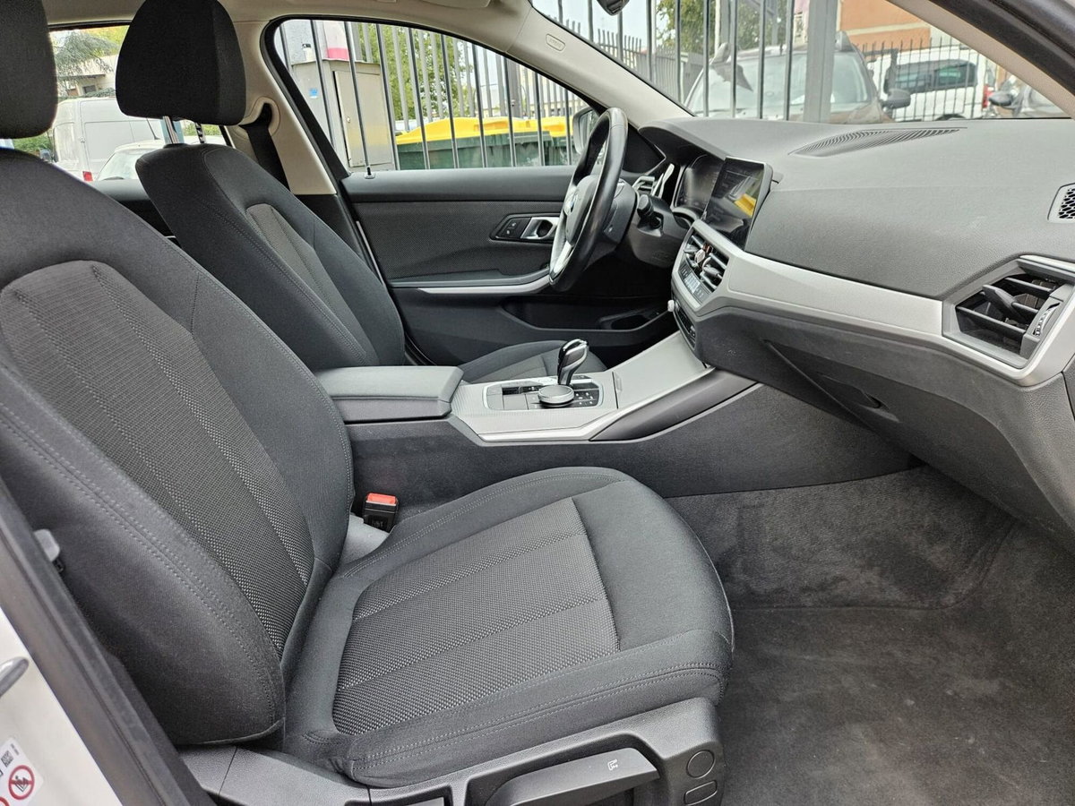 BMW Serie 3 Touring 318d 48V  Business Advantage (10)