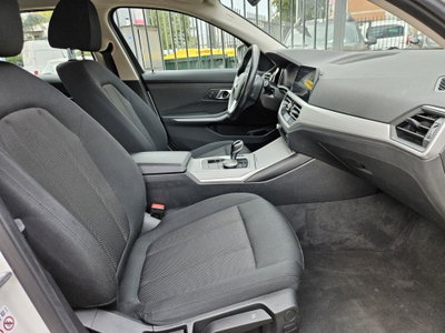BMW Serie 3 Touring 318d 48V  Business Advantage (10)