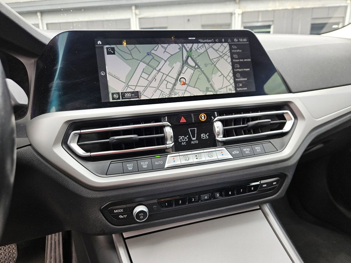BMW Serie 3 Touring 318d 48V  Business Advantage (13)