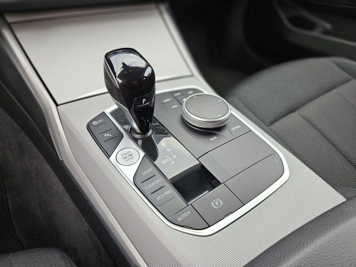 BMW Serie 3 Touring 318d 48V  Business Advantage (14)