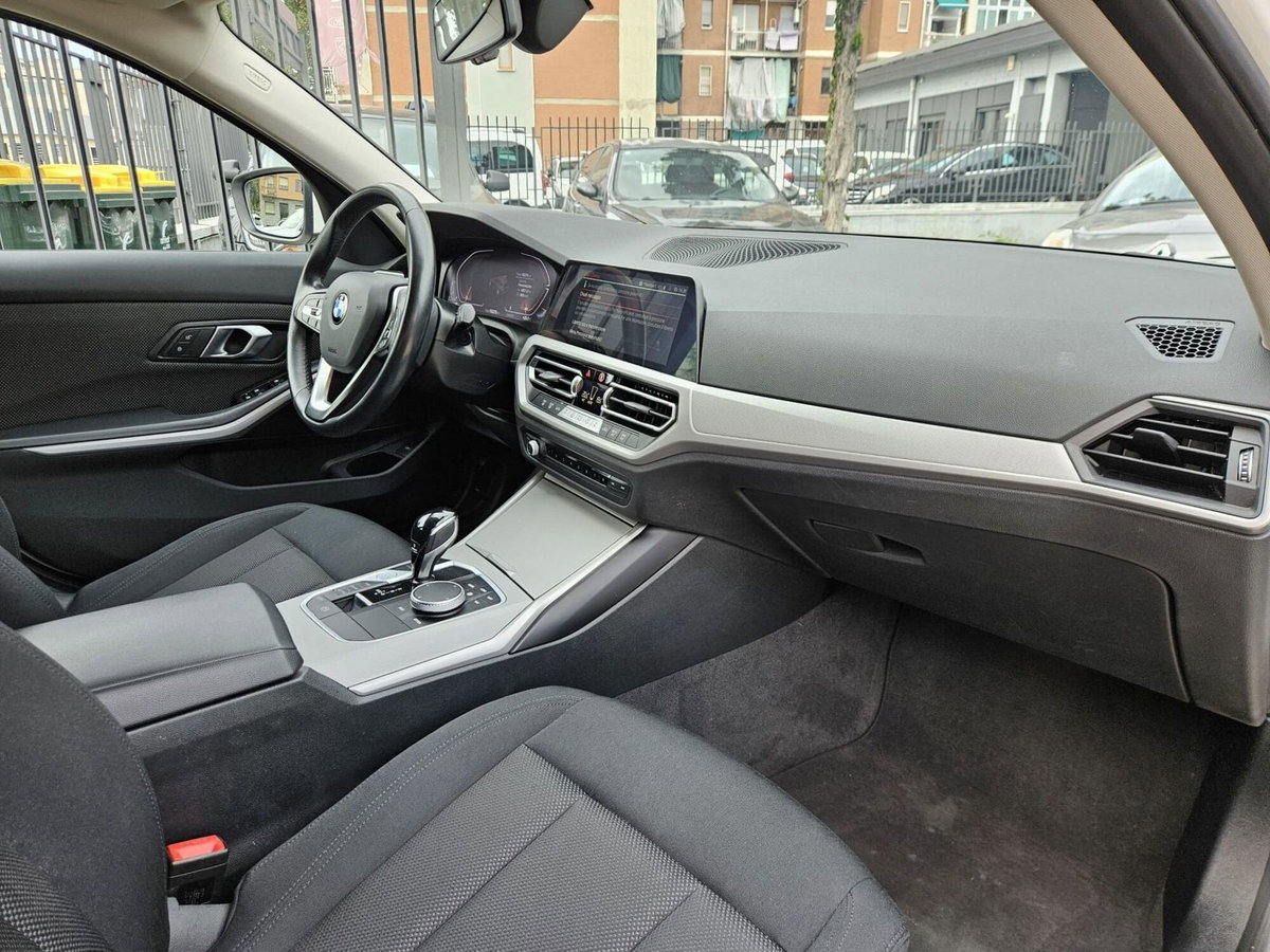 BMW Serie 3 Touring 318d 48V  Business Advantage (18)