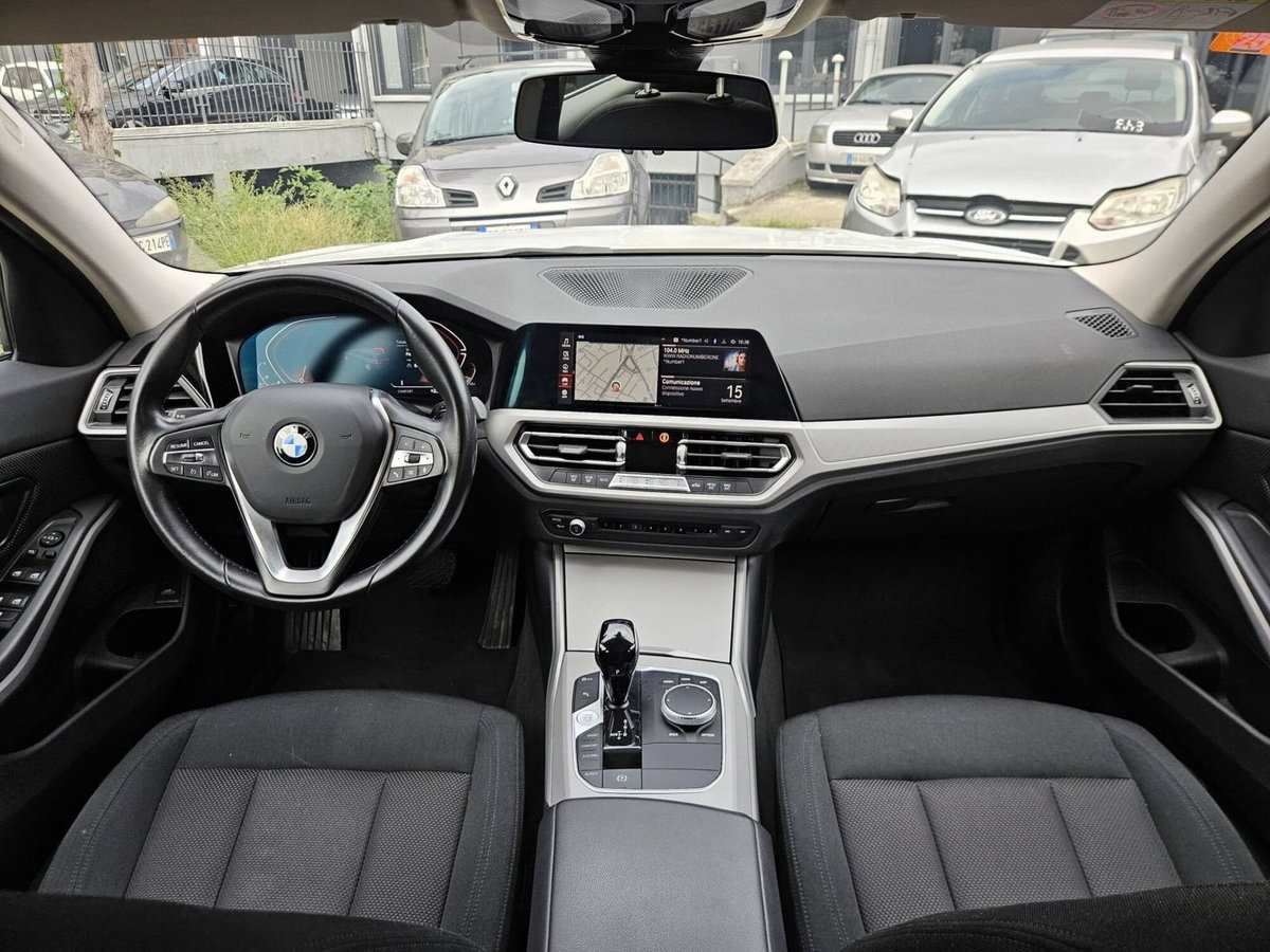 BMW Serie 3 Touring 318d 48V  Business Advantage (9)