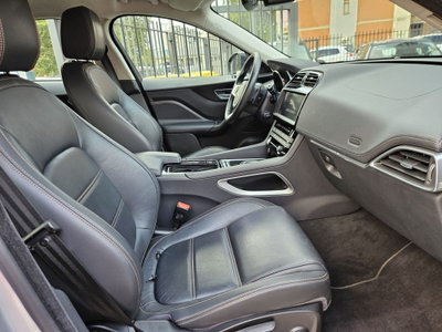 Jaguar F-Pace 2.0 D 180 CV AWD aut. Chequered Flag (10)