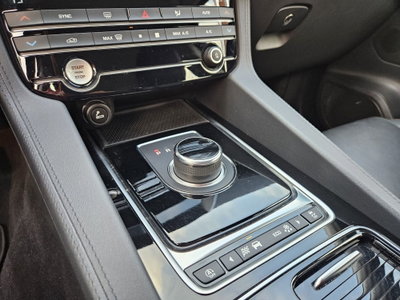 Jaguar F-Pace 2.0 D 180 CV AWD aut. Chequered Flag (14)