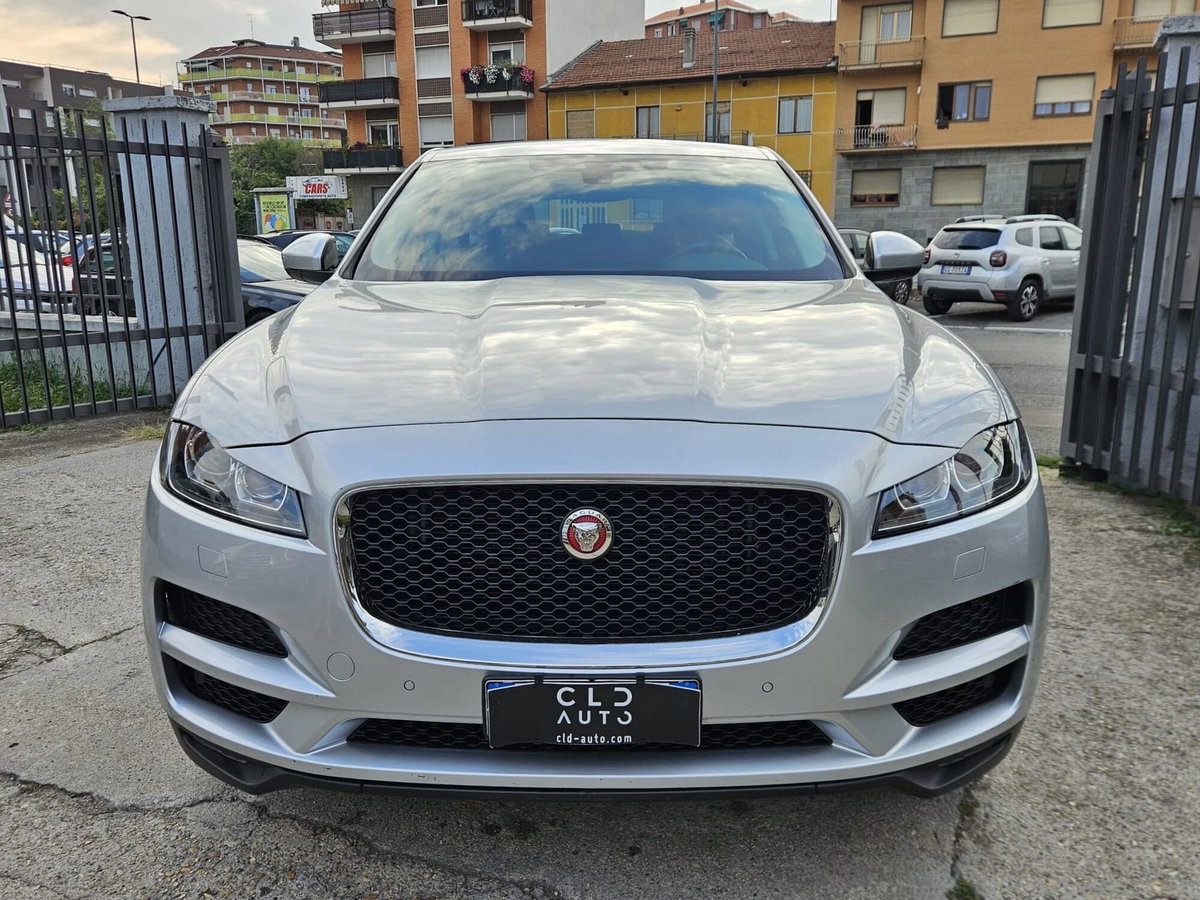 Jaguar F-Pace 2.0 D 180 CV AWD aut. Chequered Flag (2)